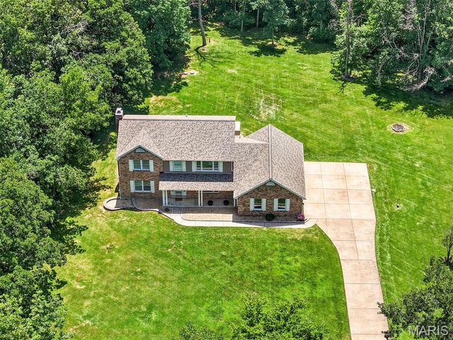 10 Woodleaf Court, St Paul, MO 63366