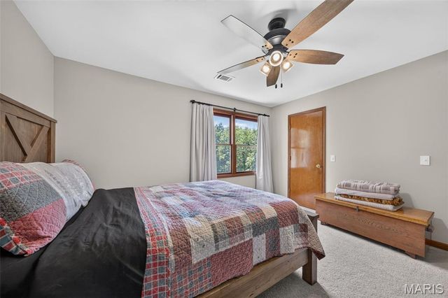 10 Woodleaf Court, St Paul, MO 63366