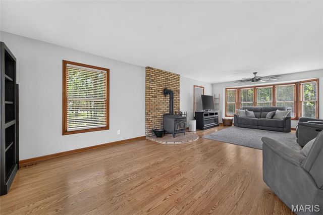 10 Woodleaf Court, St Paul, MO 63366