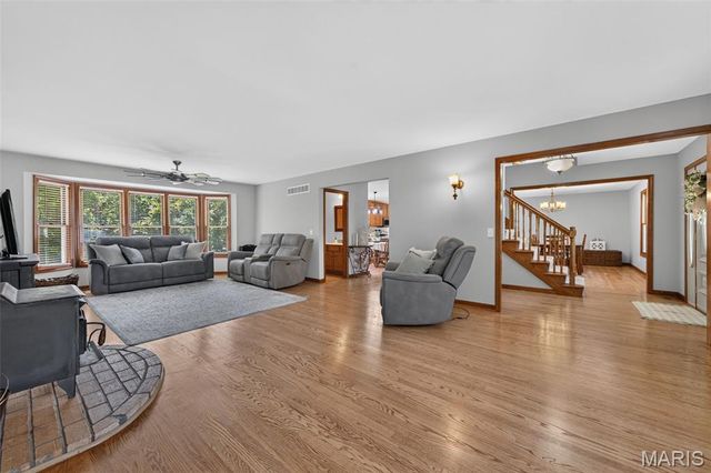 10 Woodleaf Court, St Paul, MO 63366