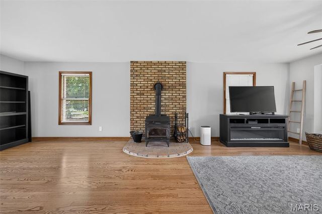 10 Woodleaf Court, St Paul, MO 63366