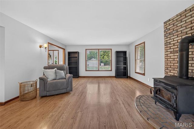 10 Woodleaf Court, St Paul, MO 63366