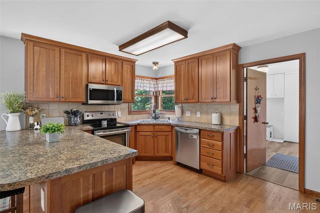 10 Woodleaf Court, St Paul, MO 63366