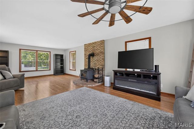 10 Woodleaf Court, St Paul, MO 63366