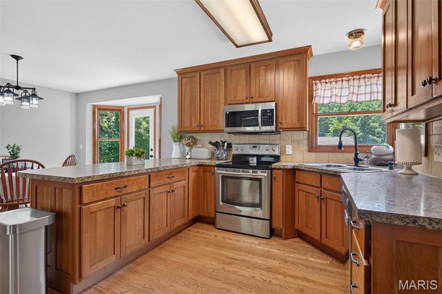 10 Woodleaf Court, St Paul, MO 63366