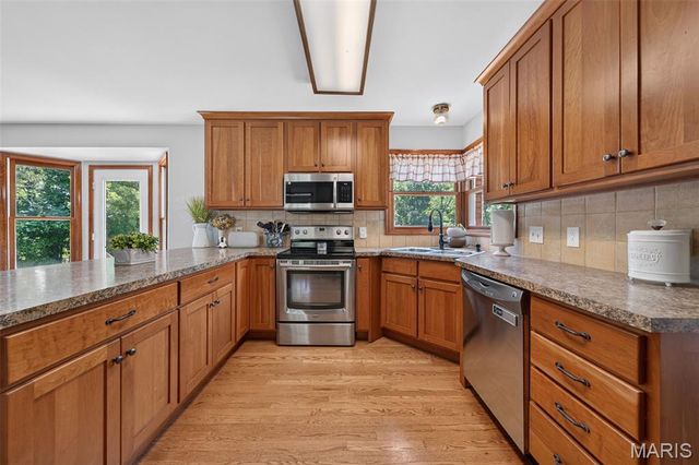 10 Woodleaf Court, St Paul, MO 63366