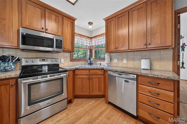 10 Woodleaf Court, St Paul, MO 63366