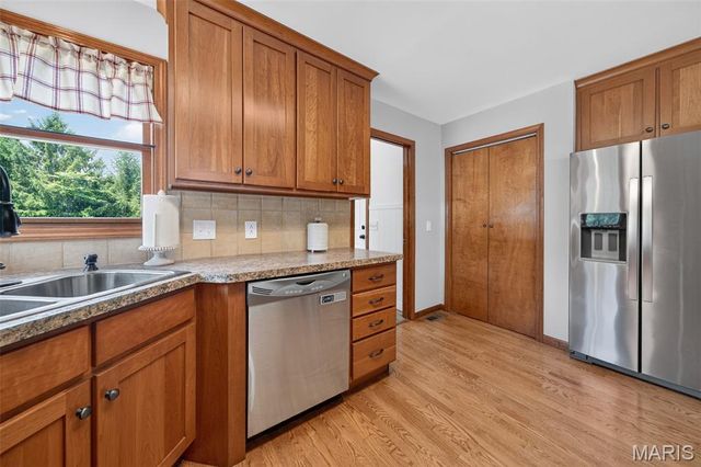 10 Woodleaf Court, St Paul, MO 63366