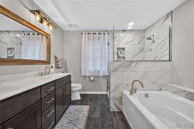 10 Woodleaf Court, St Paul, MO 63366