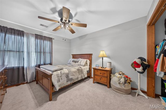 10 Woodleaf Court, St Paul, MO 63366