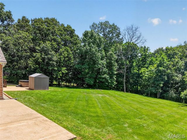 10 Woodleaf Court, St Paul, MO 63366