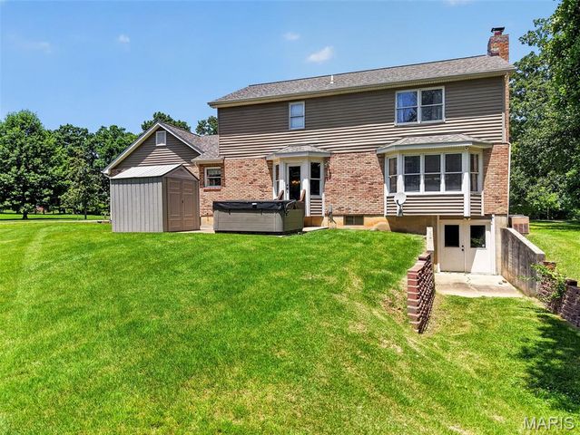 10 Woodleaf Court, St Paul, MO 63366