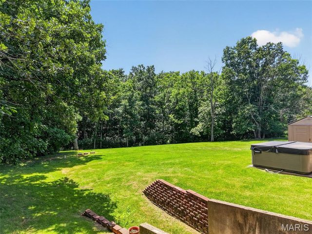 10 Woodleaf Court, St Paul, MO 63366