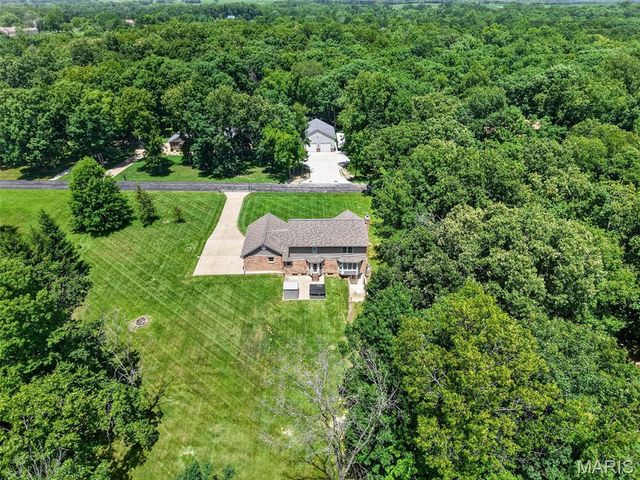 10 Woodleaf Court, St Paul, MO 63366
