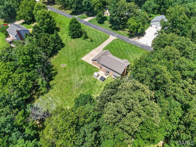 10 Woodleaf Court, St Paul, MO 63366