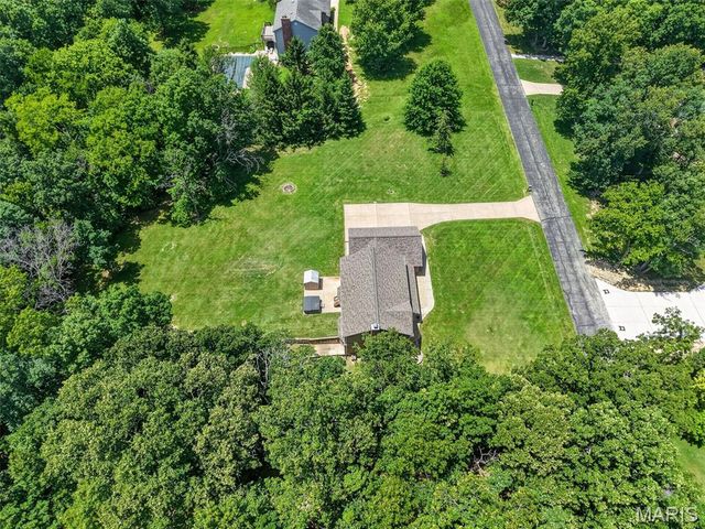 10 Woodleaf Court, St Paul, MO 63366
