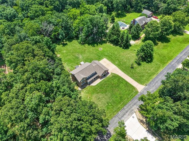 10 Woodleaf Court, St Paul, MO 63366