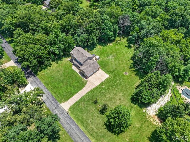 10 Woodleaf Court, St Paul, MO 63366