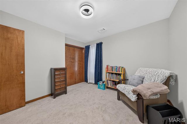 10 Woodleaf Court, St Paul, MO 63366