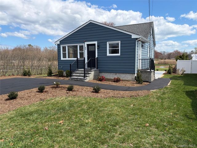 43 Abby Lane, Shirley, NY 11967