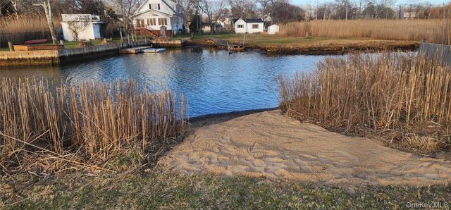 43 Abby Lane, Shirley, NY 11967