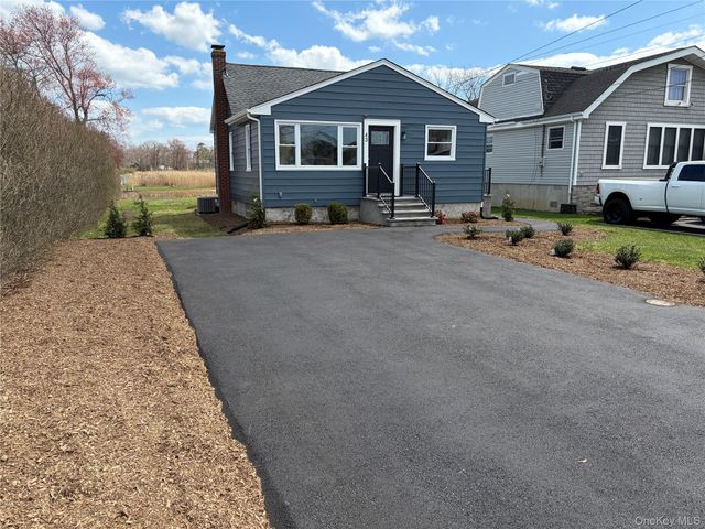 43 Abby Lane, Shirley, NY 11967