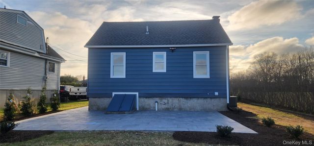 43 Abby Lane, Shirley, NY 11967