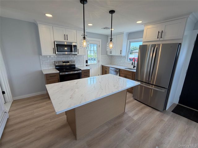 43 Abby Lane, Shirley, NY 11967