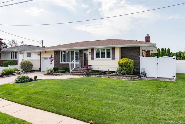 34 1st Avenue, Farmingdale, NY 11735