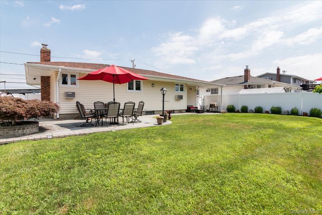 34 1st Avenue, Farmingdale, NY 11735