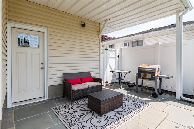 34 1st Avenue, Farmingdale, NY 11735
