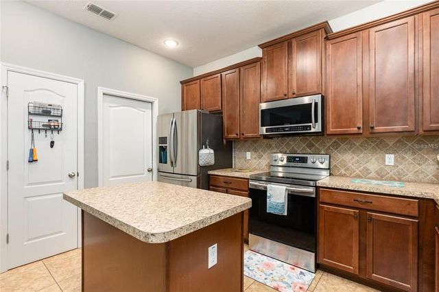 624 WOODS LANDING DRIVE, Minneola, FL 34715