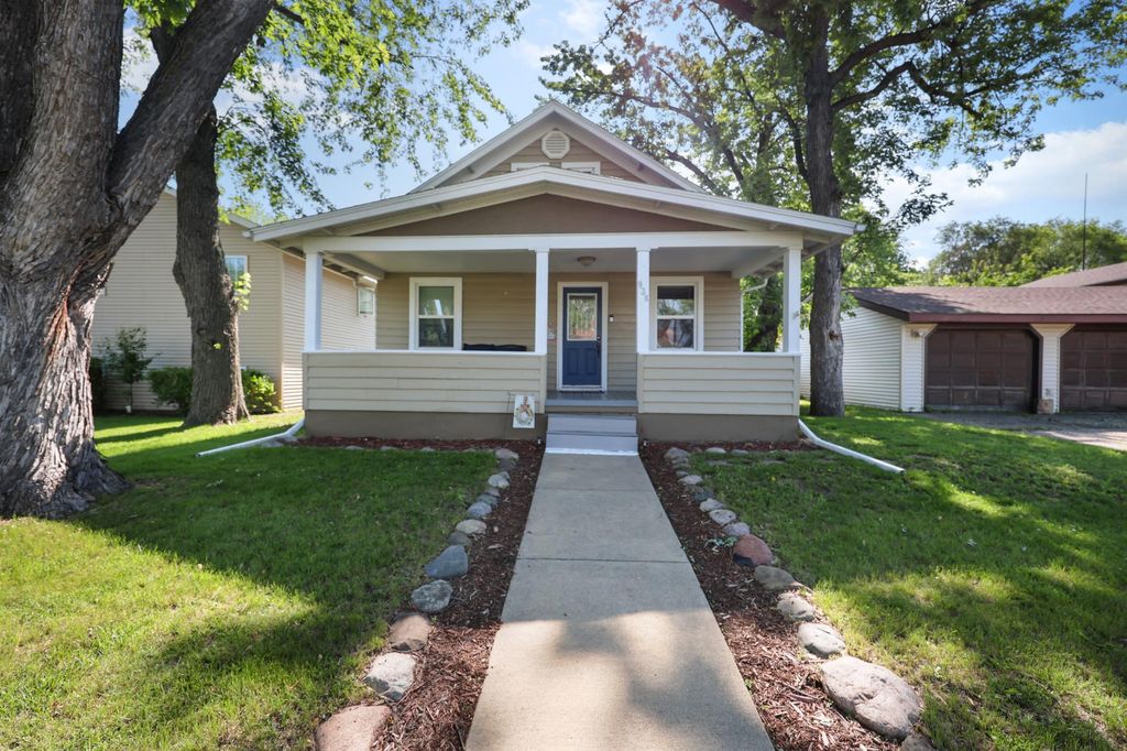 938 38th Avenue N, Saint Cloud, MN 56303