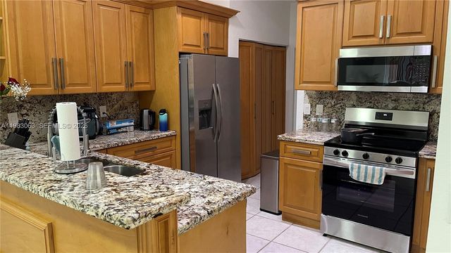 11581 SW 10th Court, Pembroke Pines, FL 33025