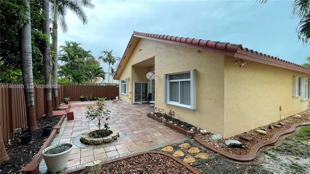 11581 SW 10th Court, Pembroke Pines, FL 33025