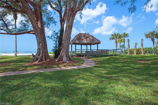 1950 Gulf Shore BLVD N # 309, Naples, FL 34102