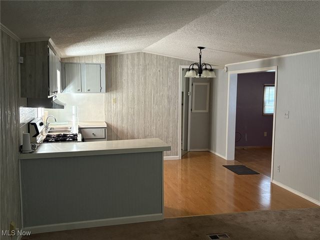 2545 Cross way, Akron, OH 44312