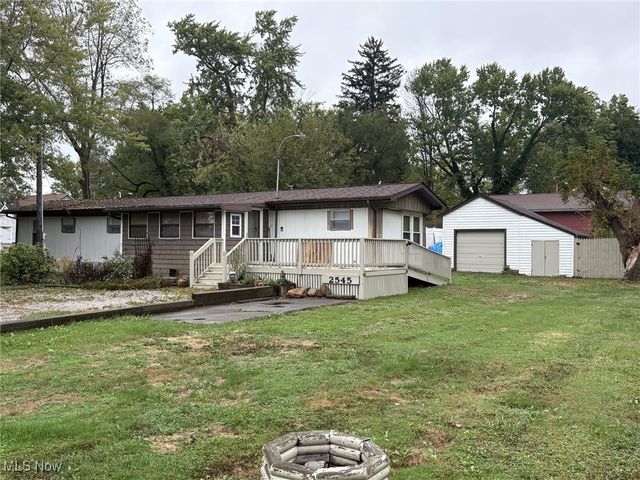 2545 Cross way, Akron, OH 44312