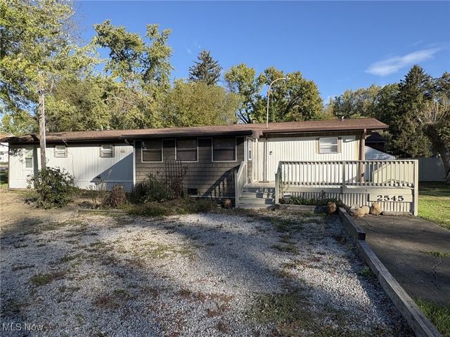 2545 Cross way, Akron, OH 44312