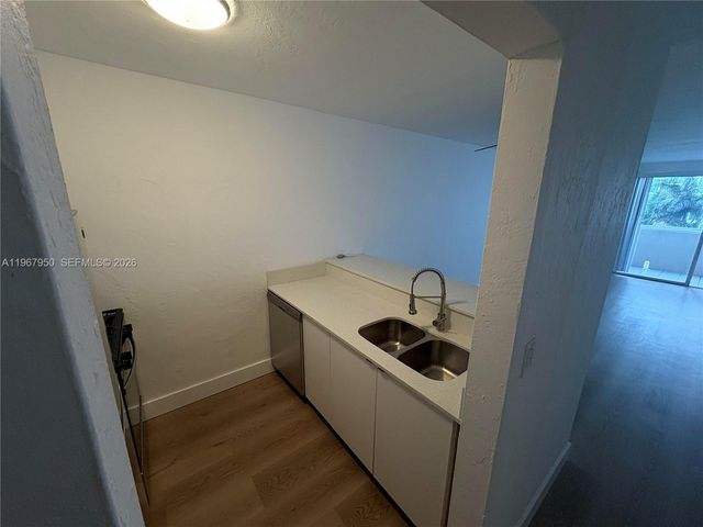 505 NE 30th St 505, Miami, FL 33137