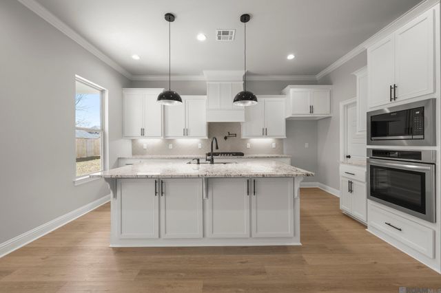 21527 Yellowfin Dr, Springfield, LA 70462