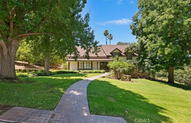 2154 Gainsborough, Riverside, CA 92506
