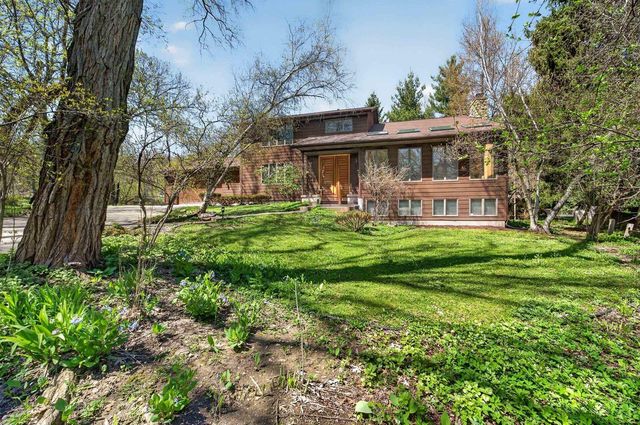 5 Wood Crest Court, Madison, WI 53705