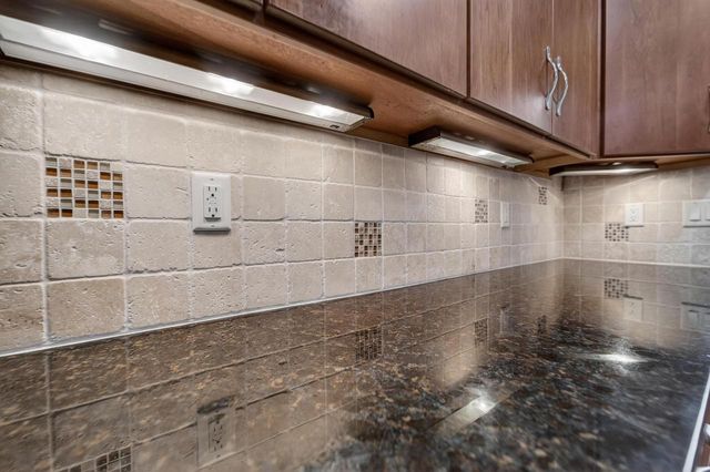 5 Wood Crest Court, Madison, WI 53705