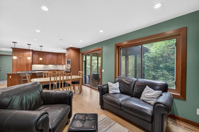 5 Wood Crest Court, Madison, WI 53705