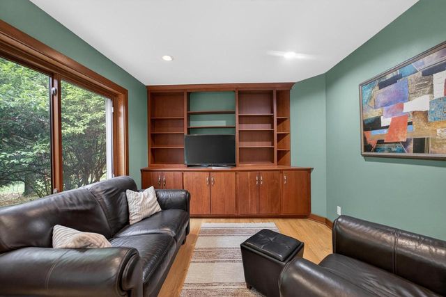 5 Wood Crest Court, Madison, WI 53705