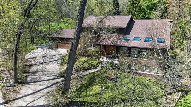 5 Wood Crest Court, Madison, WI 53705