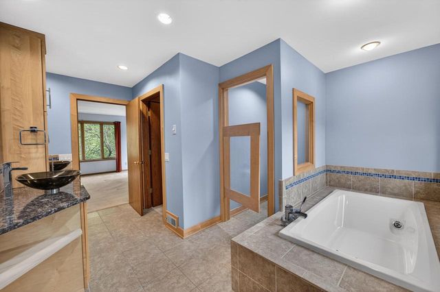 5 Wood Crest Court, Madison, WI 53705