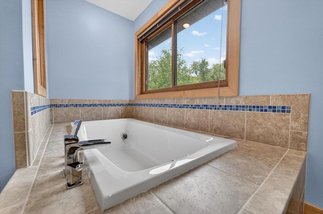 5 Wood Crest Court, Madison, WI 53705