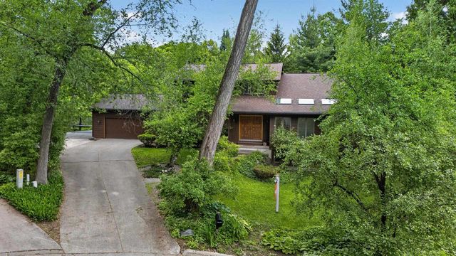 5 Wood Crest Court, Madison, WI 53705